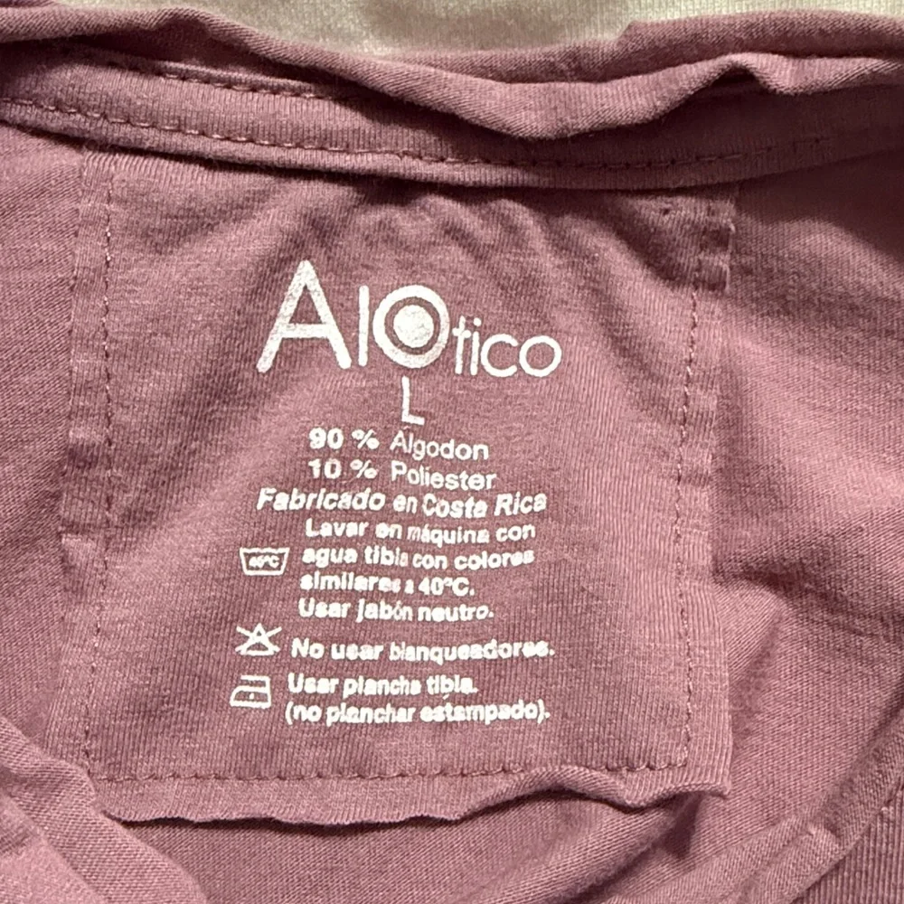 Alotico Cropped Mauve Pura Vida Costa Rica Muscle Tee Size: L